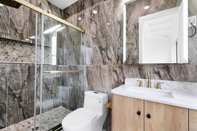 Building Photo - 125 Collard St