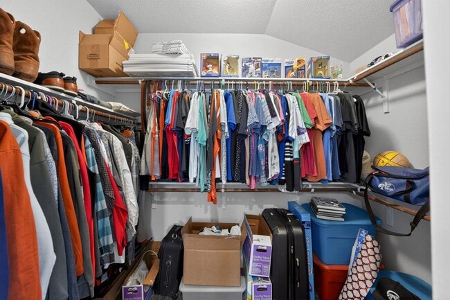 Building Photo - 20703 Ridgeview Rd