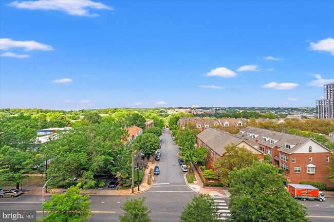 Building Photo - 1530 Key Blvd