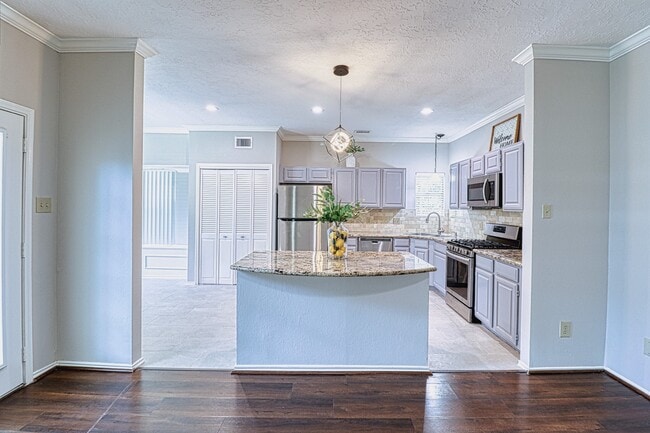 Building Photo - 427 Birch Hill Dr