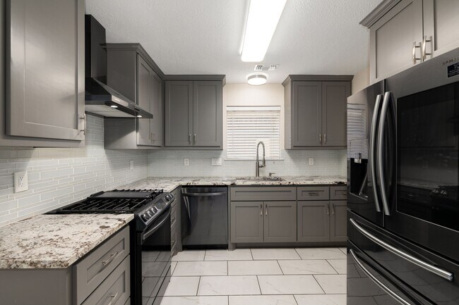 Building Photo - 21039 Vista Trail Ct