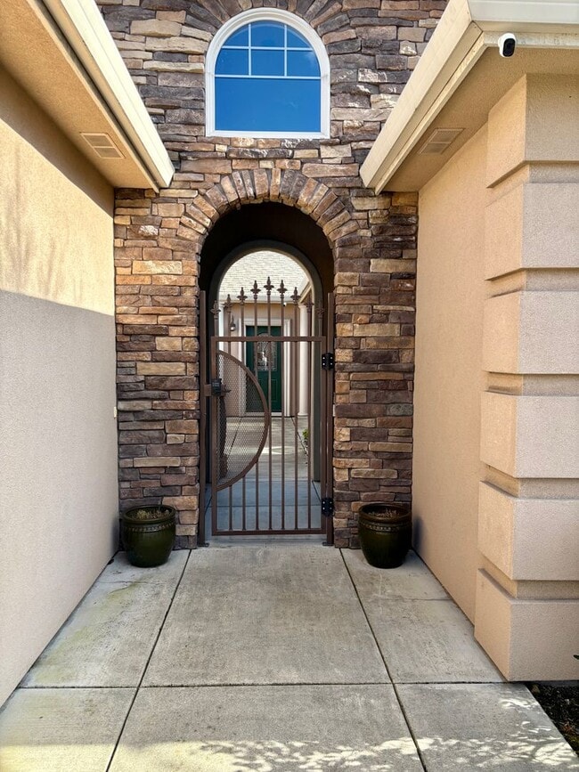 Building Photo - Spacious Luxury Home with Hardwood Floors & Outdoor Living