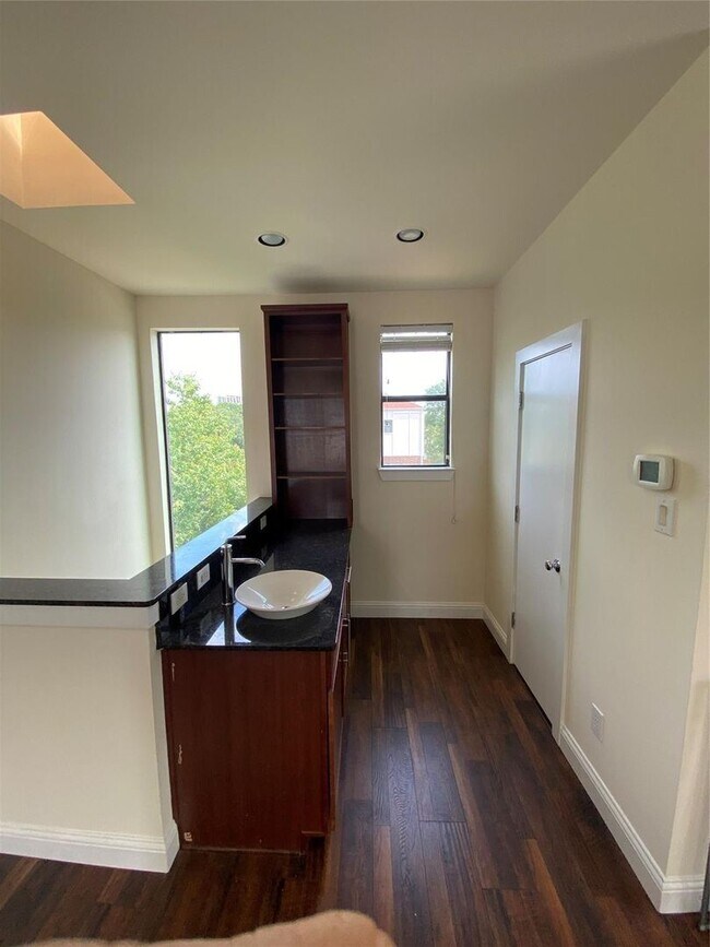 Building Photo - Contemporary M Street Duplex with 3rd Floo...