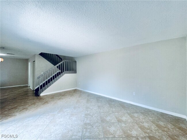 Building Photo - 5205 Cedarbend Dr