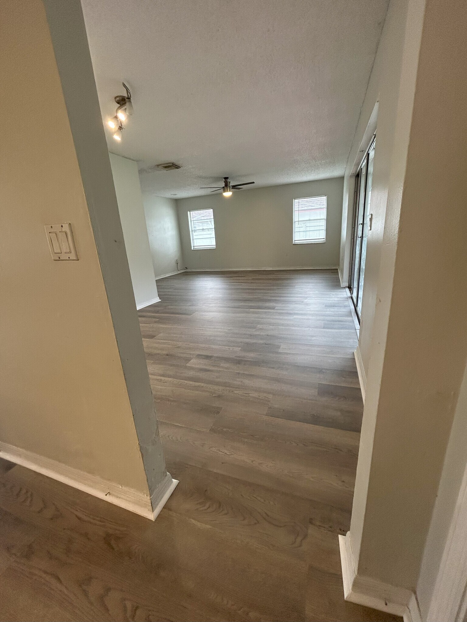 Building Photo - 6449 Rockingtree Ln