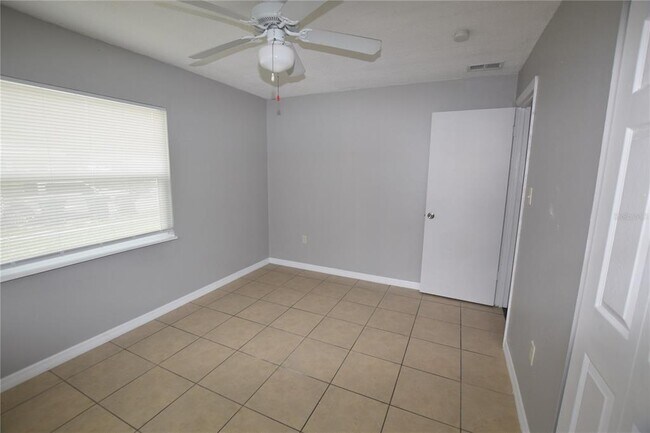 Building Photo - 4840 Grovemont Pl