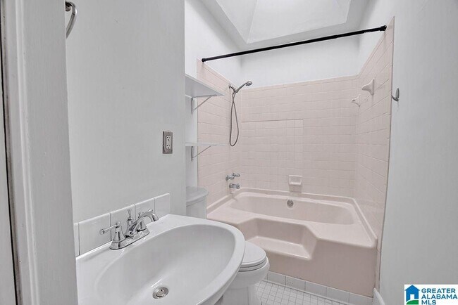 Building Photo - 2809 13th Ave S