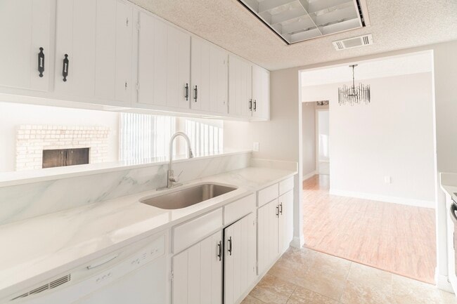 Building Photo - 2135 Whiteback Dr