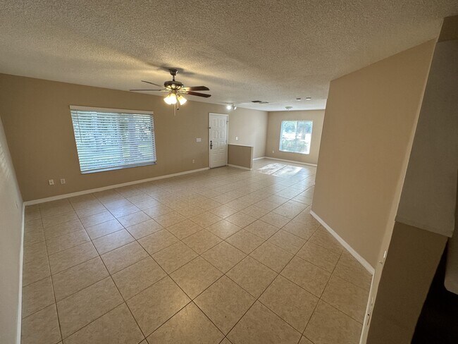 Building Photo - 7434 E Bank Dr