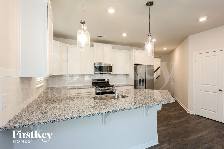 Building Photo - 709 Ridgemoor Trl