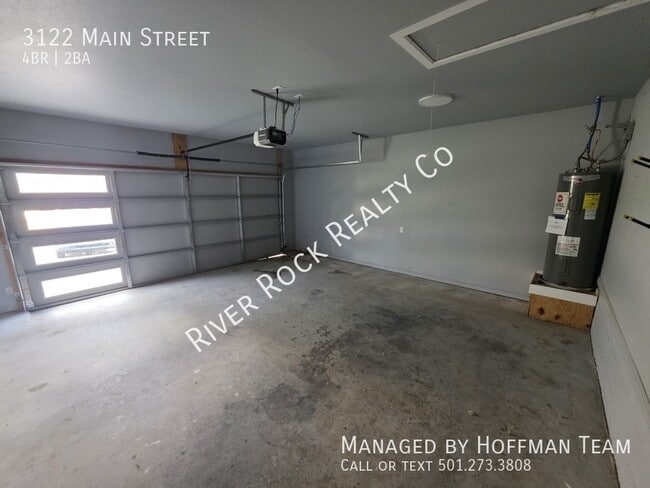 Building Photo - 3122 Main St