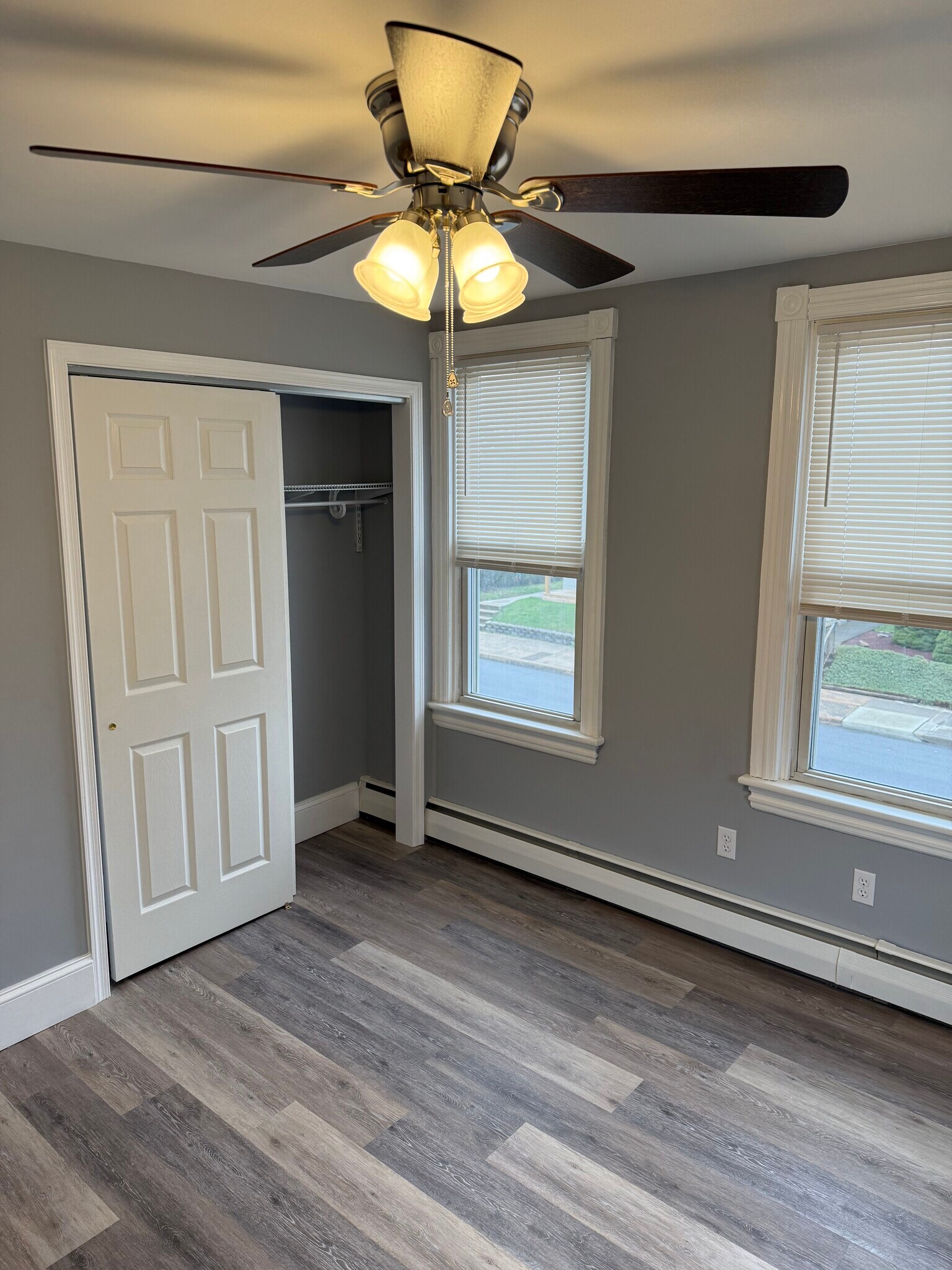 Building Photo - 1324 Main St