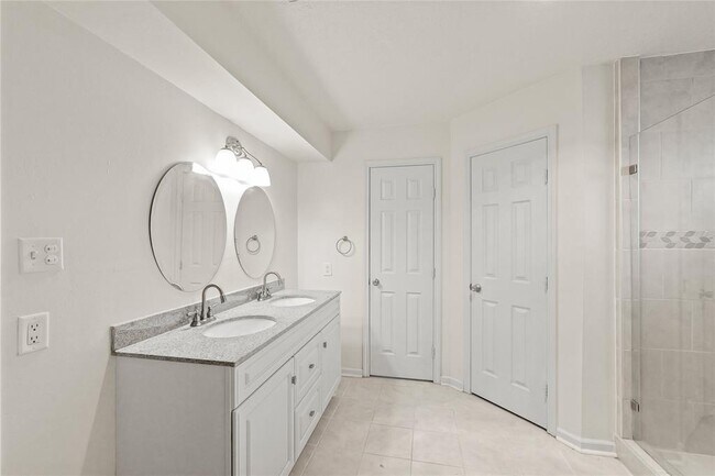 Building Photo - 14110 Saddlebend Dr