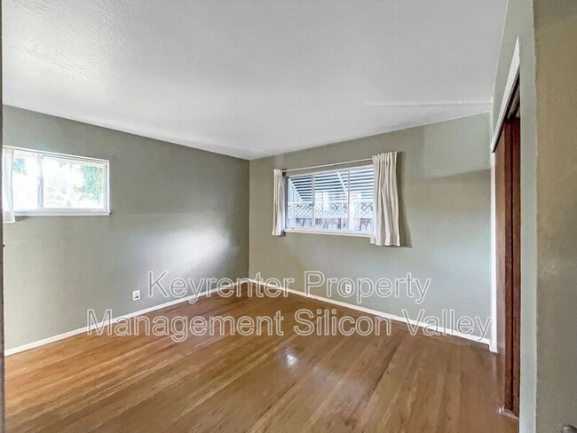 Building Photo - 1937 Stanley Ave