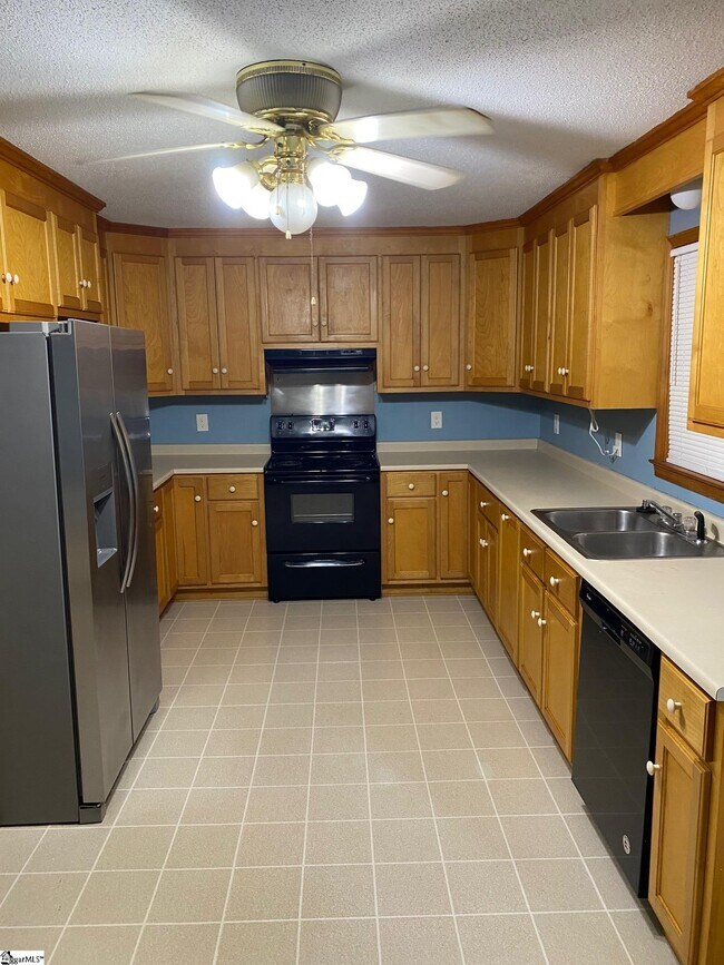 Building Photo - 493 Tanyard Rd