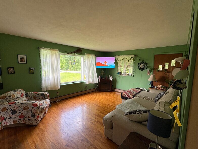 Living room - 132 Piper Rd