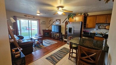 Building Photo - Condo located near the lake- Available October 1st, 2026 - July 31st, 2027