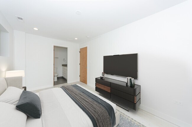 Building Photo - 3630 N Kimball Ave