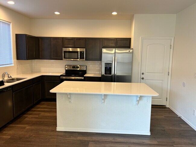 Building Photo - 3731 Vineyard Cir