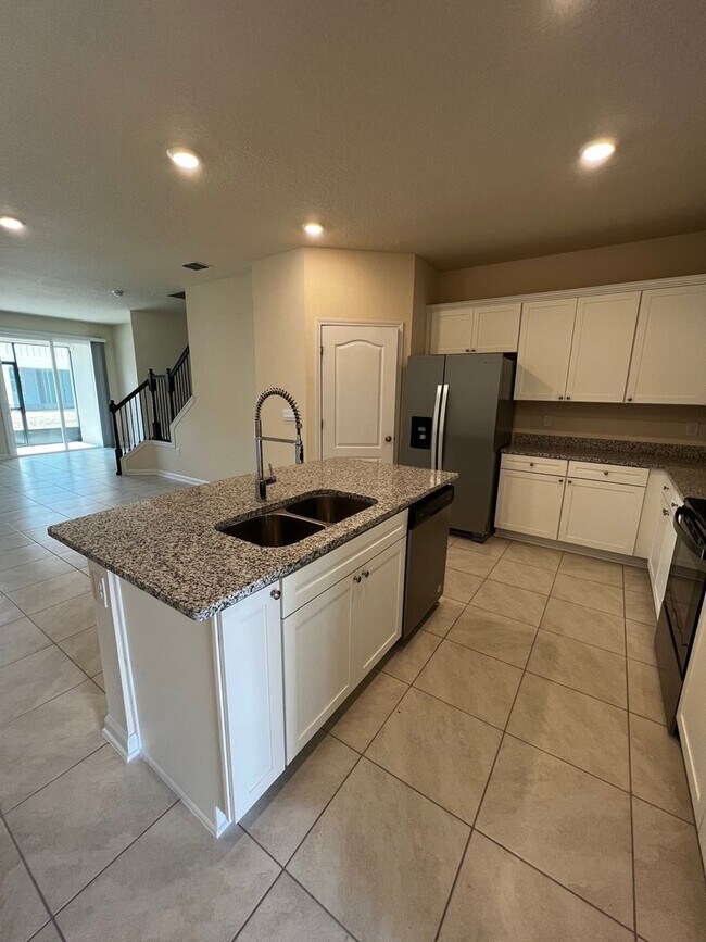 Building Photo - 3/2.5 Townhome in Bridgewater Community!