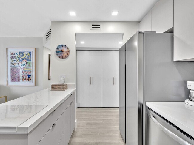 Building Photo - 1421 S Ocean Blvd