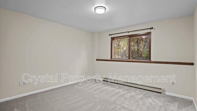 Building Photo - 1001 Walz Ave