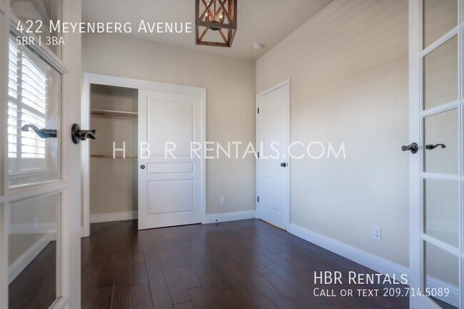 Building Photo - 422 Meyenberg Ave