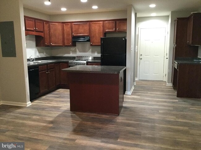 Building Photo - 143 N Fort St