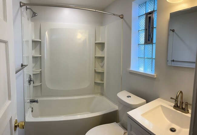 Building Photo - 2 Bedroom Stanton Heights Townhouse