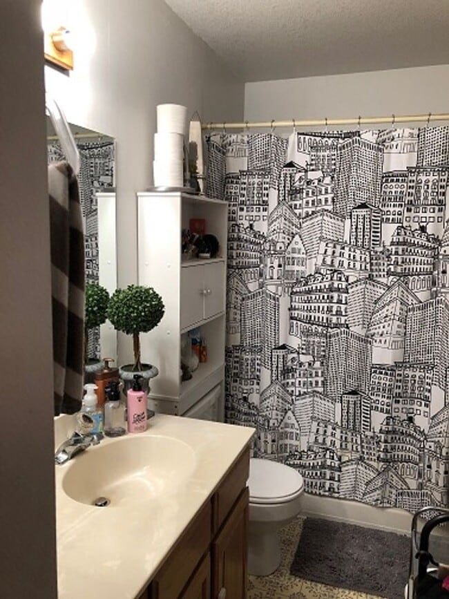 Building Photo - MOVE IN READY! 1-Bedroom Condo in Country ...
