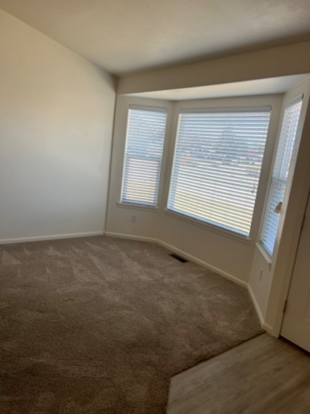 Building Photo - 4012 Grapevine Ln