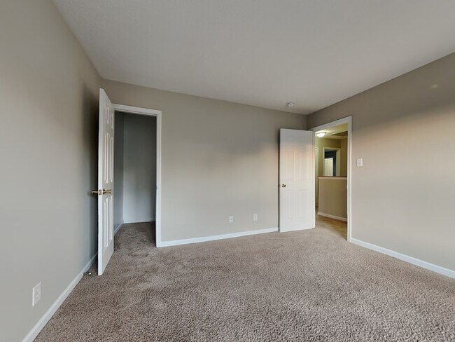 Building Photo - Price Reduction!