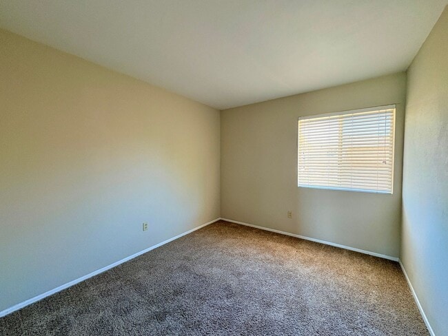 Building Photo - 4 Bedroom House Corner Lot