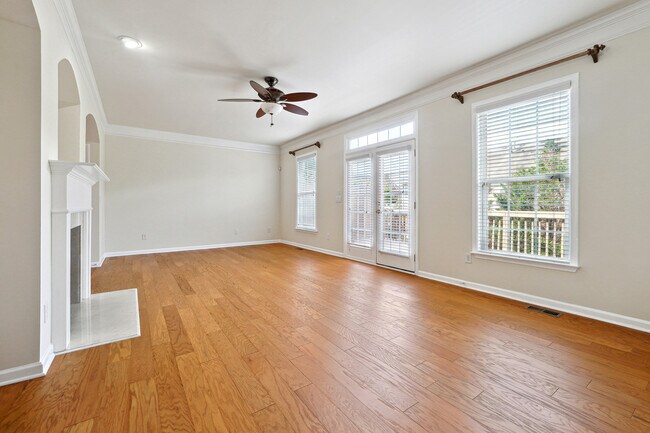 Building Photo - 6043 China Rose Ln