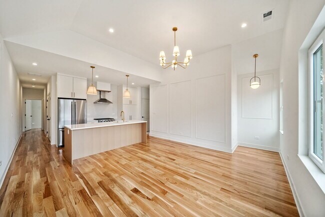 Building Photo - 1355 W 16th St