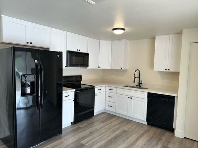 Building Photo - 1817 W Wood Dr