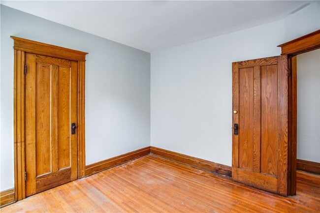Building Photo - 105 Laburnam Crescent