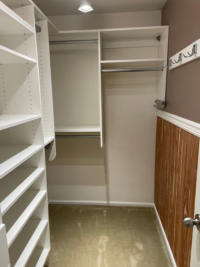 Building Photo - ***PENDING APPLICATION***Fantastic 3 Bedroom Home with Fenced Yard and Garage!