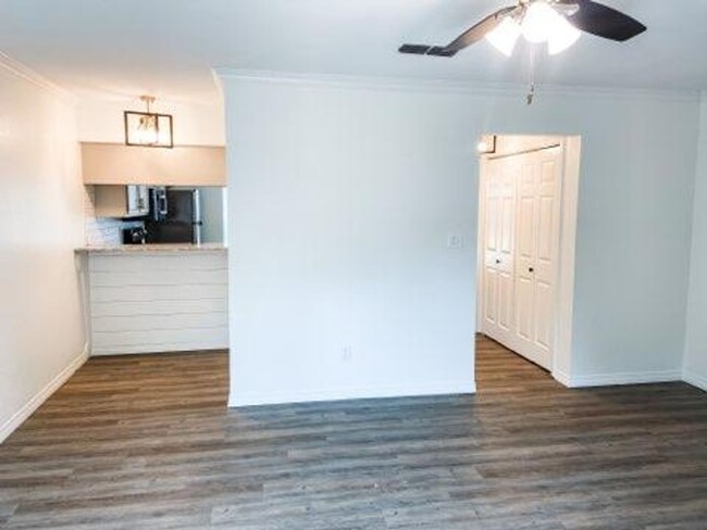 Building Photo - Fully Remodeled Townhome in PG!