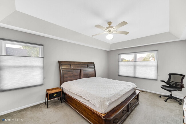 Building Photo - 2870 Roslyn Ln
