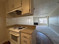 Building Photo - Upstairs Charming 1 bedroom with Large Pat...