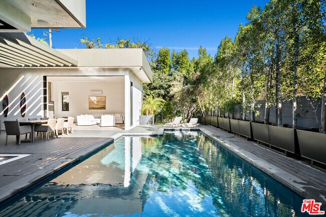 Building Photo - 4458 Mammoth Ave