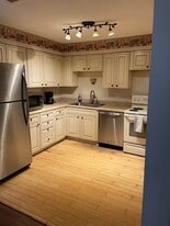 Building Photo - 206 Halia Cres