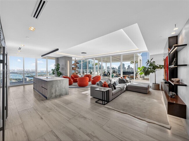 Building Photo - 2020 N Bayshore Dr