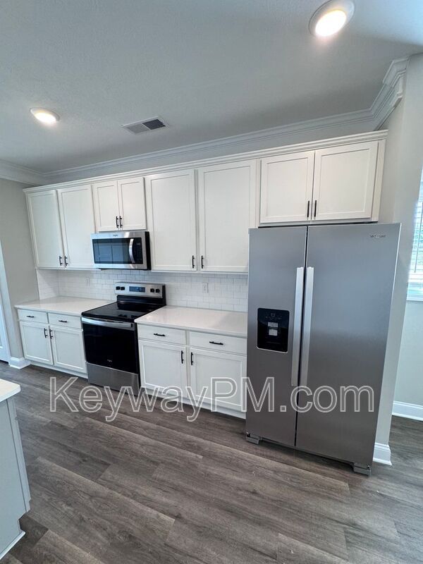 Building Photo - 2047 Denmark Ave SE