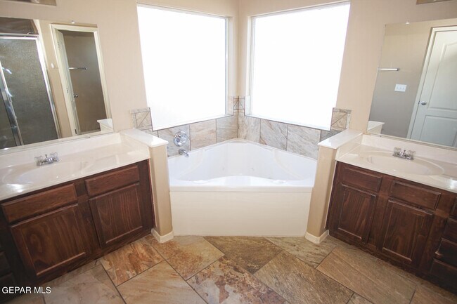 Building Photo - 12945 Hueco Hill Dr