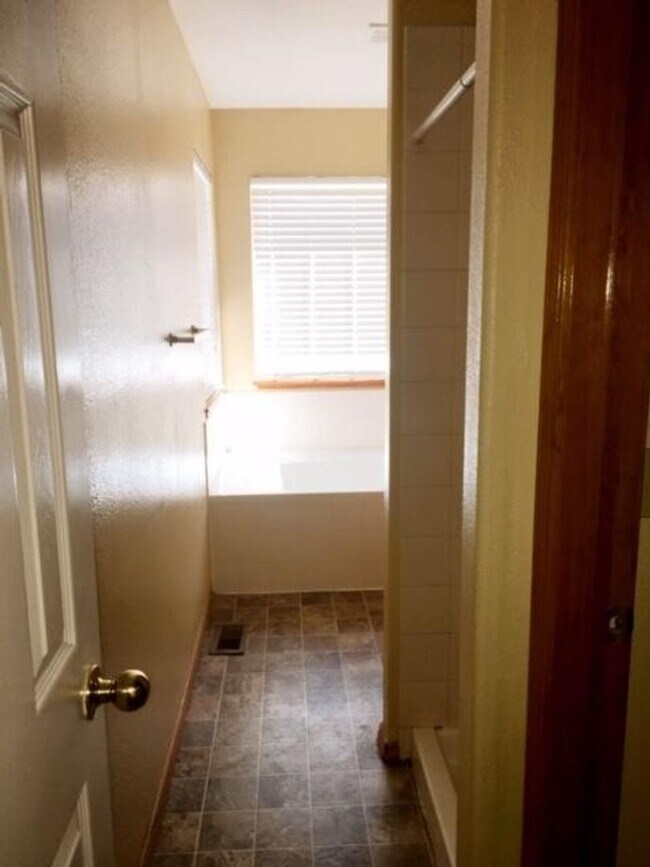Building Photo - Charming 3BR House in Fountain near bases