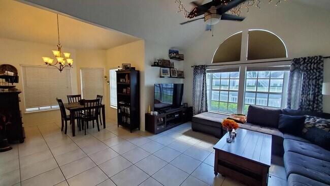 Building Photo - 12233 Armenia Gables Cir