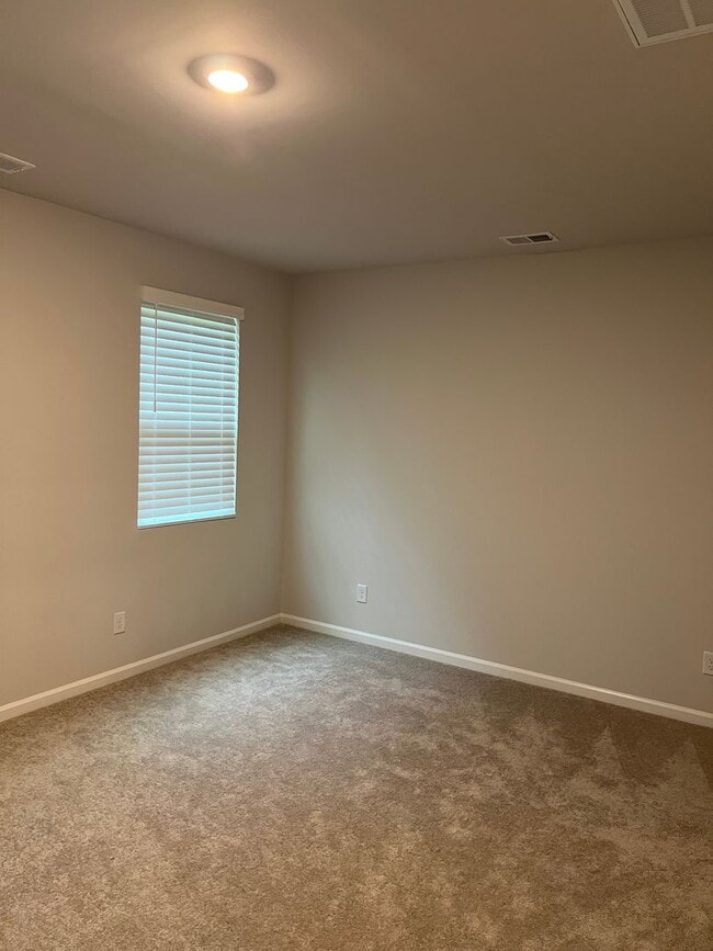 Building Photo - Brand New Home in Waterway Commons – 4BR /...