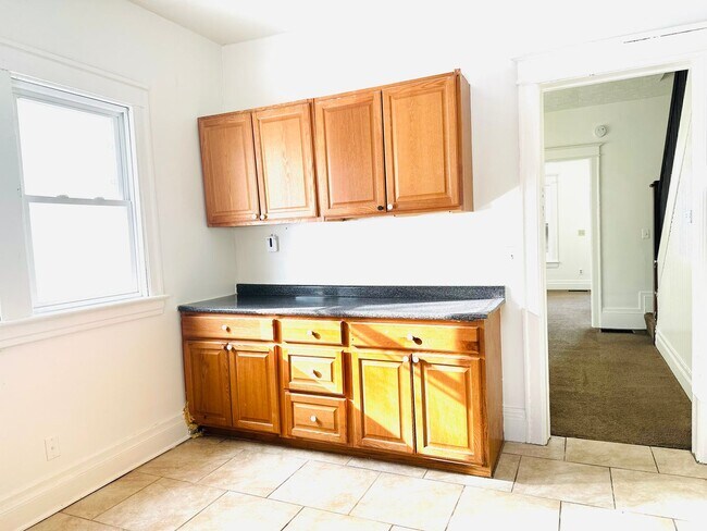 Building Photo - 38-42-42 Townsend St